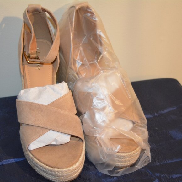 🤎 NIB Lisa Vicky Gemi-V Tan Suede 4” Espadrille Wedge Sandals – Size 10M 🤎 - Picture 1 of 10